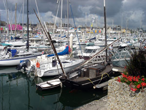 sST VAAST LA HOUGUE