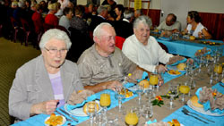 photos repas des anciens Montfarville 2011